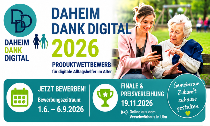 Junge Frau zeigt Seniorin Smartphone neben Wettbewerbsposter