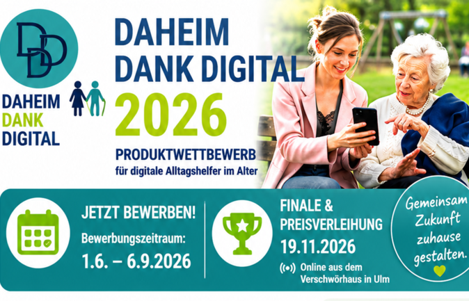 Junge Frau zeigt Seniorin Smartphone neben Wettbewerbsposter